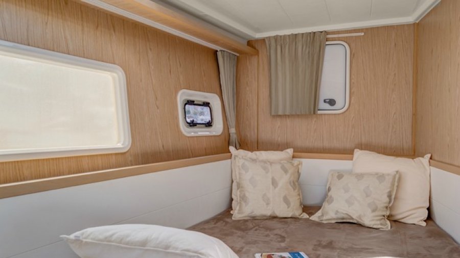 Lagoon 400 int2 - Skyfall Yacht Charter