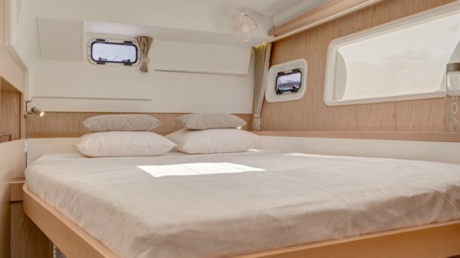 Lagoon 400 int4 - Skyfall Yacht Charter